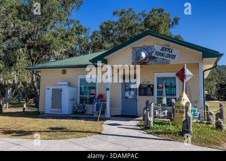 Brunswick, Géorgie, États-Unis - 21 octobre 2005 : le centre de pêche de Jekyll pour les appâts vivants, l'équipement et les fournitures est situé sur l'aire de pique-nique de Clam Creek et Jekyll Isl Banque D'Images