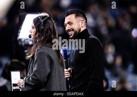 Porto, Portugal. 11 décembre 2025. PORTO, PORTUGAL - 11 DÉCEMBRE : Francesco Farioli, entraîneur principal de Porto, avant le match MD6 de la phase 2025/26 de la Ligue de l'UEFA Europa League entre le FC Porto et Malmo FF à l'Estadio do Dragao le 11 décembre 2025 à Porto, Portugal. (Photo de Joao Gregorio/RSM Press via photo Players images/Magara Press) crédit : Magara Press SL/Alamy Live News Banque D'Images