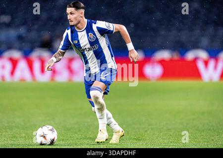 Porto, Portugal. 11 décembre 2025. PORTO, PORTUGAL - 11 DÉCEMBRE : Borja Sainz, du FC Porto, s'attaque avec le ballon lors du match MD6 de l'UEFA Europa League 2025/26 League phase entre le FC Porto et Malmo FF à l'Estadio do Dragao le 11 décembre 2025 à Porto, Portugal. (Photo de Joao Gregorio/RSM Press via photo Players images/Magara Press) crédit : Magara Press SL/Alamy Live News Banque D'Images
