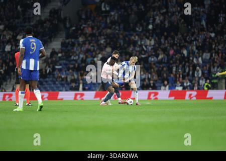 Porto, Porto, Portugal. 11 décembre 2025. Victor Froholdt du FC Porto en action lors du match de l'UEFA Europa League entre le FC porto et Malmo à l'estadio do Dragao, à Porto, Portugal, le 11 décembre 2025 (image crédit : © Luis Eiras/ZUMA Press Wire) USAGE ÉDITORIAL SEULEMENT ! Non destiné à UN USAGE commercial ! Crédit : ZUMA Press, Inc/Alamy Live News Banque D'Images