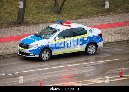 Police roumaine (Politia) dans la rue pendant une mission. Banque D'Images