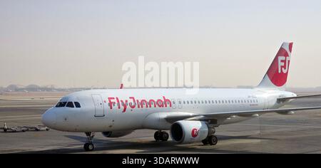 Voyagez avec Jinnah Airlines à l'aéroport international King Khalid de Riyad, en Arabie Saoudite. Banque D'Images