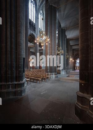 La cathédrale noire de clermont-ferrand : un chef-d'œuvre gothique construit en pierre volcanique de volvic Banque D'Images