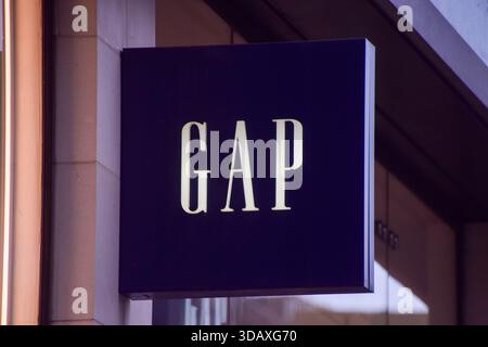 Londres, Royaume-Uni. 6 novembre 2025. Vue générale d'un panneau Gap dans un magasin du centre de Londres. Crédit : Vuk Valcic/Alamy Banque D'Images