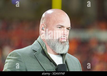 Tampa Bay, Floride, États-Unis, 11 décembre 2025, Andrew Whitworth, animateur de football TNT jeudi soir, au Raymond James Stadium. (Crédit photo : Marty Jean-Louis/Alamy Live News Banque D'Images