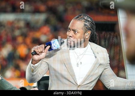 Tampa Bay, Floride, États-Unis, 11 décembre 2025, Richard Sherman, animateur de football TNT jeudi soir, au Raymond James Stadium. (Crédit photo : Marty Jean-Louis/Alamy Live News Banque D'Images