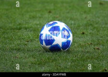 Le ballon officiel du match de l'UEFA Champions League entre le CSKA Moscou et le Real Madrid au stade Luzhniki Banque D'Images