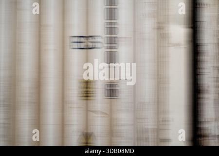 fond abstrait : conteneur sur wagon, mouvement flou Banque D'Images