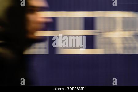 fond abstrait : conteneur sur wagon, mouvement flou Banque D'Images