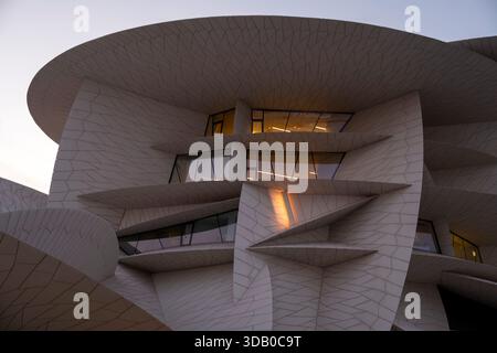 Doha, Qatar - 10 décembre 2025 : Musée national du Qatar Banque D'Images