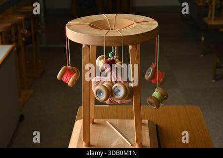 'IgA Kumihimo' de la ville d'IgA, préfecture de Mie. Un artisanat japonais traditionnel fabriqué à partir de fil de soie tissé. Banque D'Images