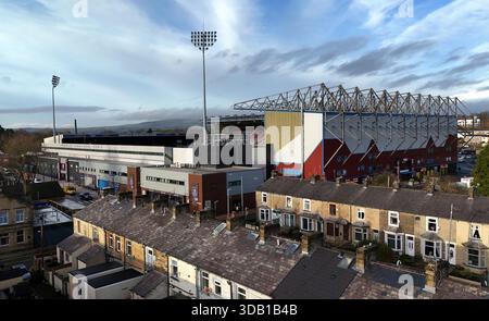 Une vue aérienne de Turf Moor, maison de Burnley. Date de la photo : samedi 13 décembre 2025. Banque D'Images