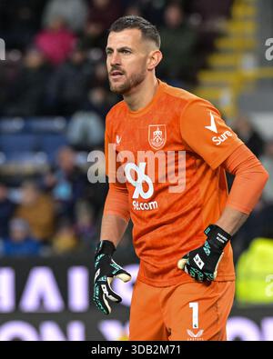 Turf Moor, Burnley, Lancashire, Royaume-Uni. 13 décembre 2025. Premier League Football, Burnley versus Fulham ; Martin Dubravka de Burnley Credit : action plus Sports/Alamy Live News Banque D'Images