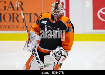 Rochester, New York, États-Unis. 13 décembre 2025. Aleksei Kolosov (35 ans), gardien des Phantoms de Lehigh Valley, patine dans les échauffements avant un match contre les Américains de Rochester. Les Américains de Rochester ont accueilli les Phantoms de Lehigh Valley lors d'un match de la Ligue américaine de hockey au Blue Cross Arena de Rochester, New York. (Jonathan Tenca/CSM). Crédit : csm/Alamy Live News Banque D'Images