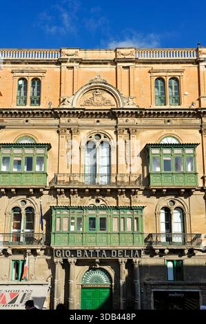 Façade de bâtiment sur Republic Street, la Valette, Malte, Europe du Sud Banque D'Images