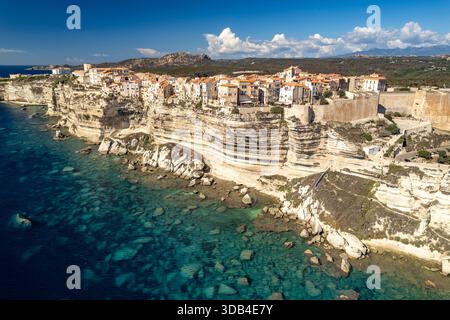 Bonifacio et les falaises vues des airs, Corse, France Banque D'Images