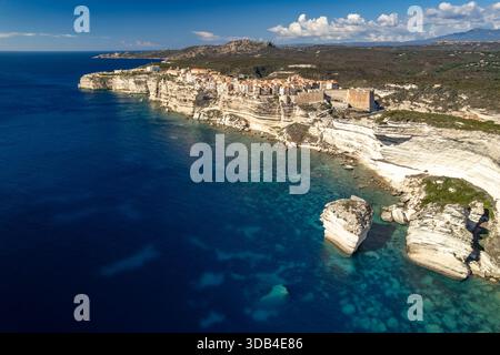 Bonifacio et les falaises vues des airs, Corse, France Banque D'Images