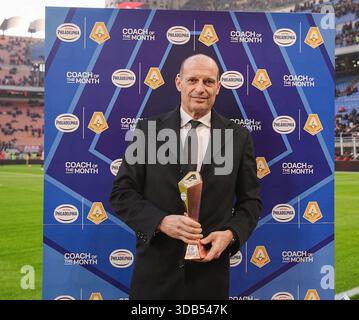 Milan, Italie. 14 décembre 2025. Massimiliano Allegri est nommé entraîneur du mois de novembre lors du match de football Serie A entre Milan et Sassuolo au stade San Siro à Milan, dans le nord de l'Italie - dimanche 14 décembre 2025. Sports - Football. (Photo de Marco Alpozzi/Lapresse) crédit : LaPresse/Alamy Live News Banque D'Images