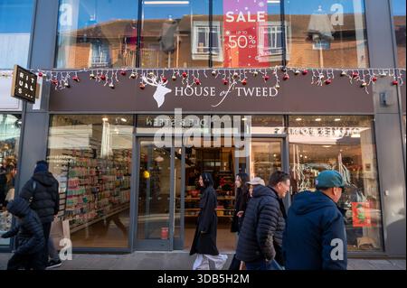 Windsor, Berkshire, Royaume-Uni. 30 novembre 2025. C'était une journée bien remplie aujourd'hui à Windsor, Berkshire, alors que les clients de Chrismas étaient en déplacement dans la ville. Crédit : Maureen McLean/Alamy Banque D'Images