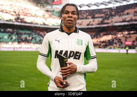 Milan, Italie. 14 décembre 2025. Armand Lauriente de Sassuolo lors du match de football Serie A entre Milan et Sassuolo au stade San Siro de Milan, dans le nord de l'Italie - dimanche 14 décembre 2025. Sport - Soccer . (Photo de Marco Alpozzi/Lapresse) crédit : LaPresse/Alamy Live News Banque D'Images