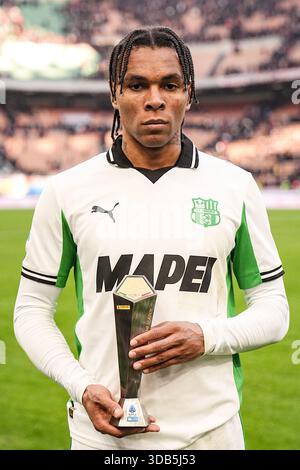 Milan, Italie. 14 décembre 2025. Armand Lauriente de Sassuolo lors du match de football Serie A entre Milan et Sassuolo au stade San Siro de Milan, dans le nord de l'Italie - dimanche 14 décembre 2025. Sport - Soccer . (Photo de Marco Alpozzi/Lapresse) crédit : LaPresse/Alamy Live News Banque D'Images