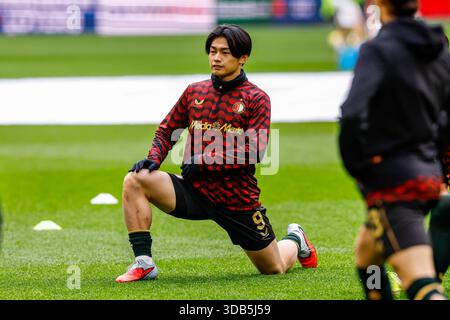 Amsterdam, pays-Bas. 14 décembre 2025. AMSTERDAM, PAYS-BAS - 14 DÉCEMBRE : Ayase Ueda de Feyenoord se réchauffe lors du match néerlandais Eredivisie entre Ajax et Feyenoord à la Johan Cruijff Arena le 14 décembre 2025 à Amsterdam, pays-Bas. (Photo de Ben Gal/Orange Pictures) crédit : Orange pics BV/Alamy Live News Banque D'Images