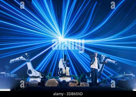 Rome, Italie. 13 décembre 2025. Marracash assiste au « Marra Palazzi25 Tour » le 13 décembre 2025 au Palazzo dello Sport, Rome, Italie. Crédit : SOPA images Limited/Alamy Live News Banque D'Images