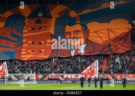 ENSCHEDE - image atmosphérique de l'action de style Art déco célébrant le 700e anniversaire de la ville d'Enschede lors du match néerlandais Eredivisie entre le FC Twente et Go Ahead Eagles au stade de Grolsch Veste le 14 décembre 2025, à Enschede, aux pays-Bas. ANP VINCENT JANNINK Banque D'Images