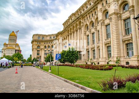 Palais du Parlement (Palatul Parlamentului) à Bucarest, le plus grand bâtiment administratif civil du monde Banque D'Images
