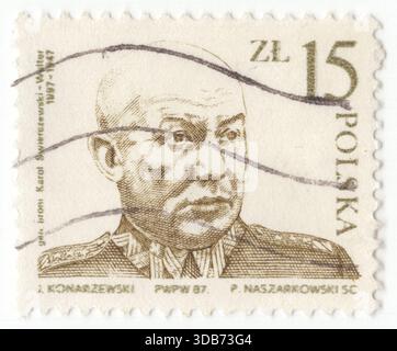 POLOGNE — 1987 mars 27 : timbre-poste vert olive à 15 zloty représentant le portrait du général Karol Svierchevsky-Walter (1897-1947). Il était l'organisateur de l'armée communiste polonaise. Karol Wacław Świerczewski était un général polonais et soviétique de l'Armée rouge, un homme d'État et un membre du Parti bolchevique pendant les guerres menées à l'étranger par l'Union soviétique, y compris celle contre les républiques polonaises et ukrainiennes. En 1939, il participe de nouveau à l'invasion soviétique de la Pologne. Il est mort dans une embuscade tendue par les militants de l'OUN-UPA. Il était une icône de la propagande communiste Banque D'Images