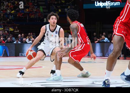 Alessandro Paiola (Virtus Olidata Bologna) lors de l'EA7 Emporio Armani Milano vs Virtus Olidata Bologna, match italien de basket-ball Serie A à Assago (mi), Italie, le 14 décembre 2025 Banque D'Images