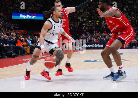 Carsen Edwards (Virtus Olidata Bologna) lors de l'EA7 Emporio Armani Milano vs Virtus Olidata Bologna, match italien de basket-ball Serie A à Assago (mi), Italie, le 14 décembre 2025 Banque D'Images