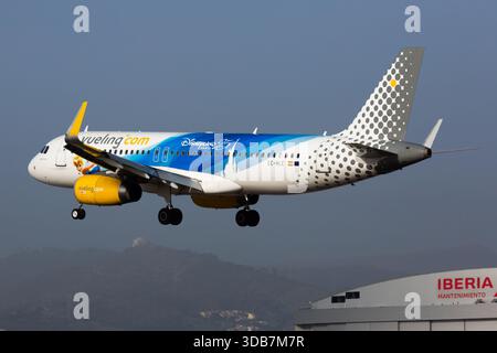 Barcelone, Espagne - 24 janvier 2020 : vol avion Vueling Airline avec Disney Coloriage arrive Banque D'Images