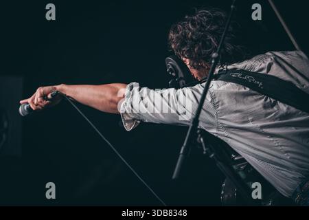 Wasington DC, États-Unis, 3 décembre 2025, les Happy Fits se produisent en direct au légendaire 9 :30 Club, crédit : Ben Lahoussine/Alamy Live News Banque D'Images
