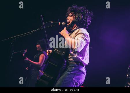 Wasington DC, États-Unis, 3 décembre 2025, les Happy Fits se produisent en direct au légendaire 9 :30 Club, crédit : Ben Lahoussine/Alamy Live News Banque D'Images