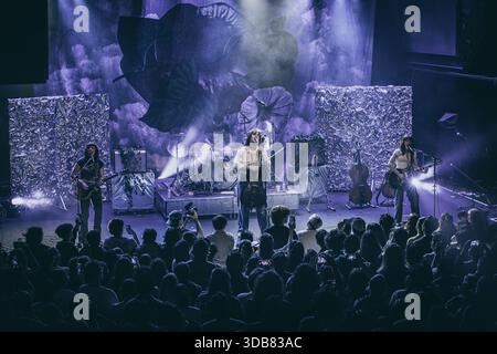 Wasington DC, États-Unis, 3 décembre 2025, les Happy Fits se produisent en direct au légendaire 9 :30 Club, crédit : Ben Lahoussine/Alamy Live News Banque D'Images