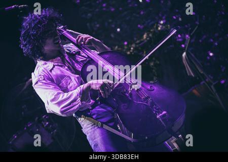 Wasington DC, États-Unis, 3 décembre 2025, les Happy Fits se produisent en direct au légendaire 9 :30 Club, crédit : Ben Lahoussine/Alamy Live News Banque D'Images