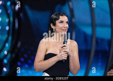 Live Music Show - FINALE SANREMO GIOVANI la finale aura lieu à Sanremo, avec des photos des principaux artistes en compétition et du finaliste lors de LA FINALE SANREMO GIOVANI , Live Music Show à SANREMO, Italie, 14 décembre 2025 SANREMO TEATRO DEL CASINO SANREMO Italie Copyright : xRenataxRoattinox/xLiveMediax LPM 2195427 Banque D'Images