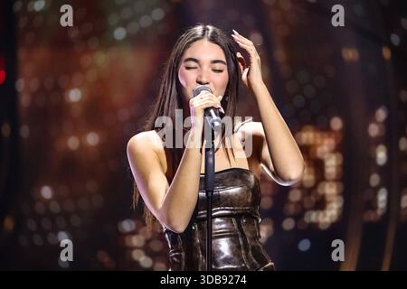 Live Music Show - FINALE SANREMO GIOVANI la finale aura lieu à Sanremo, avec des photos des principaux artistes en compétition et du finaliste lors de LA FINALE SANREMO GIOVANI , Live Music Show à SANREMO, Italie, 14 décembre 2025 SANREMO TEATRO DEL CASINO SANREMO Italie Copyright : xRenataxRoattinox/xLiveMediax LPM 2195446 Banque D'Images