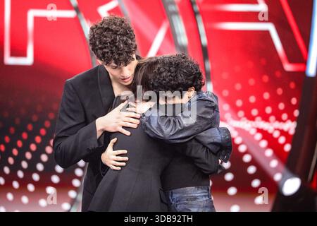 Live Music Show - FINALE SANREMO GIOVANI la finale aura lieu à Sanremo, avec des photos des principaux artistes en compétition et du finaliste lors de LA FINALE SANREMO GIOVANI , Live Music Show à SANREMO, Italie, 14 décembre 2025 SANREMO TEATRO DEL CASINO SANREMO Italie Copyright : xRenataxRoattinox/xLiveMediax LPM 2195485 Banque D'Images