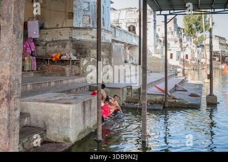 Ghats du lac Pushkar, Rajasthan, Inde Banque D'Images