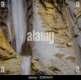 Le canton le plus grand et le plus oriental de Suisse est un endroit incroyable, peut-être le meilleur en automne. Des montagnes magnifiques, des lacs étonnants et bien plus encore. Banque D'Images