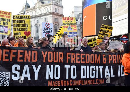 DITES NON À L'identité NUMÉRIQUE - manifestation à Londres - 13 décembre 2025 Banque D'Images