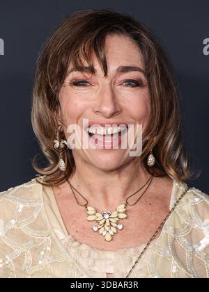 Hollywood, États-Unis. 14 décembre 2025. HOLLYWOOD, LOS ANGELES, CALIFORNIE, États-Unis - 14 DÉCEMBRE : L'actrice américaine Naomi Grossman arrive à la première de Los Angeles de Searchlight Pictures 'The Testament of Ann Lee' qui a eu lieu à l'Academy of Motion Picture Arts and Sciences - Linwood Dunn Theater le 14 décembre 2025 à Hollywood, Los Angeles, Californie, États-Unis. (Photo de Xavier Collin/image Press Agency) crédit : image Press Agency/Alamy Live News Banque D'Images