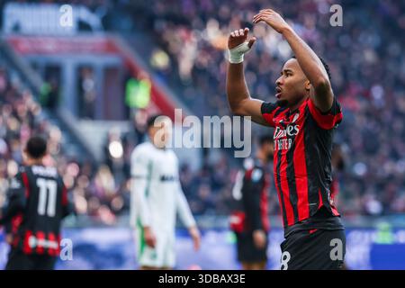 Milan, Italie. 14 décembre 2025. Christopher Alan Nkunku de l'AC Milan gestes pendant le match de football de Serie A 2025/26 entre l'AC Milan et l'US Sassuolo au stade San Siro de Milan crédit : Agence photo indépendante/Alamy Live News Banque D'Images