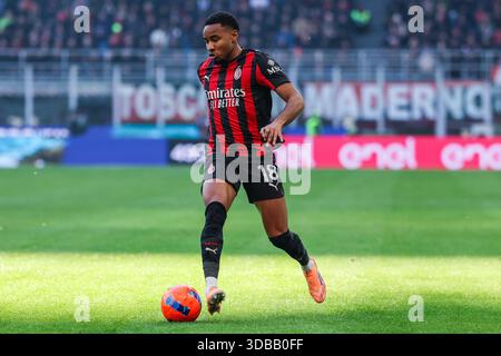 Milan, Italie. 14 décembre 2025. Christopher Alan Nkunku de l'AC Milan est vu en action lors du match de football Serie A 2025/26 entre l'AC Milan et l'US Sassuolo au stade San Siro. Score final ; AC Milan 2 :2 Sassuolo. Crédit : SOPA images Limited/Alamy Live News Banque D'Images