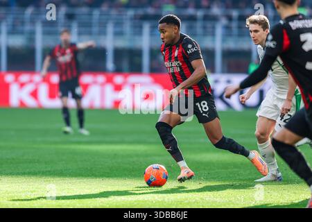 Milan, Italie. 14 décembre 2025. Christopher Alan Nkunku de l'AC Milan est vu en action lors du match de football Serie A 2025/26 entre l'AC Milan et l'US Sassuolo au stade San Siro. Score final ; AC Milan 2 :2 Sassuolo. (Photo de Fabrizio Carabelli/SOPA images/Sipa USA) crédit : Sipa USA/Alamy Live News Banque D'Images