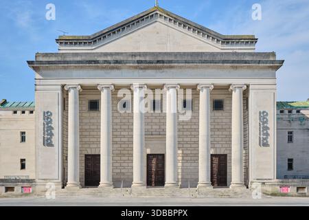 Southampton, Hampshire, Royaume-Uni - 19 mars 2025 : L'O2 Guildhall, un lieu polyvalent qui forme l'aile est du centre civique. Banque D'Images