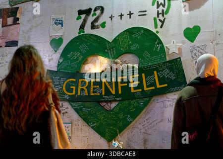 Le dernier mémorial de Grenfell où Grenfell reste une structure car il doit être démoli en juin 2026. Banque D'Images
