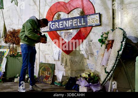 Le dernier mémorial de Grenfell où Grenfell reste une structure car il doit être démoli en juin 2026. Banque D'Images